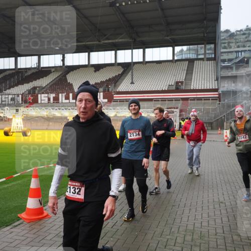 07.12.2025 - St. Pauli X-Mass-Run No. 15 Fabian Wolf http://msf.ph/oto/9413685 07.12.2025 11:20:35 Ziel 1020, 1135, 1614, 2132, 2134, 2242, 2305, 3129, 3309 meine-sportfotos.de