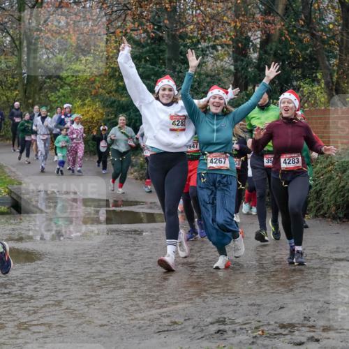 07.12.2025 - St. Pauli X-Mass-Run No. 15 Michael Burmester http://msf.ph/oto/9413710 07.12.2025 11:46:09 Laufen 334, 4282, 947, 4267, 55, 39, 4283 meine-sportfotos.de