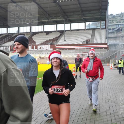 07.12.2025 - St. Pauli X-Mass-Run No. 15 Fabian Wolf http://msf.ph/oto/9413711 07.12.2025 11:20:37 Ziel 1020, 1135, 1614, 2132, 2134, 2242, 2305, 3129, 3309 meine-sportfotos.de