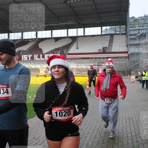 07.12.2025 - St. Pauli X-Mass-Run No. 15 Fabian Wolf http://msf.ph/oto/9413714 07.12.2025 11:20:37 Ziel 1020, 1135, 1614, 2132, 2134, 2242, 2305, 3129, 3309 meine-sportfotos.de