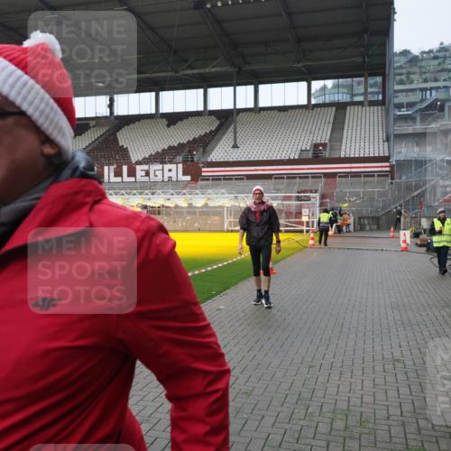 07.12.2025 - St. Pauli X-Mass-Run No. 15 Fabian Wolf http://msf.ph/oto/9413735 07.12.2025 11:20:39 Ziel 1020, 1135, 1614, 2132, 2134, 2242, 2305, 3129, 3309 meine-sportfotos.de