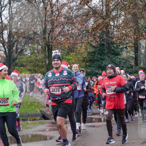 07.12.2025 - St. Pauli X-Mass-Run No. 15 Michael Burmester http://msf.ph/oto/9413736 07.12.2025 10:04:00 Laufen 4293, 15, 3828, 131, 428, 3771 meine-sportfotos.de