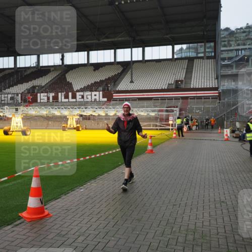 07.12.2025 - St. Pauli X-Mass-Run No. 15 Fabian Wolf http://msf.ph/oto/9413738 07.12.2025 11:20:40 Ziel 1020, 1135, 1614, 2132, 2134, 2242, 2305 meine-sportfotos.de