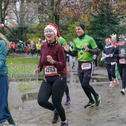 07.12.2025 - St. Pauli X-Mass-Run No. 15 Michael Burmester http://msf.ph/oto/9413740 07.12.2025 11:46:11 Laufen 15, 426, 4283, 3966, 3955, 3538 meine-sportfotos.de