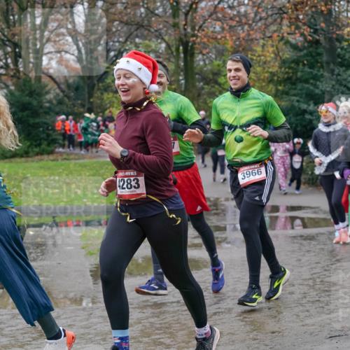 07.12.2025 - St. Pauli X-Mass-Run No. 15 Michael Burmester http://msf.ph/oto/9413743 07.12.2025 11:46:11 Laufen 15, 4283, 3966, 3955 meine-sportfotos.de