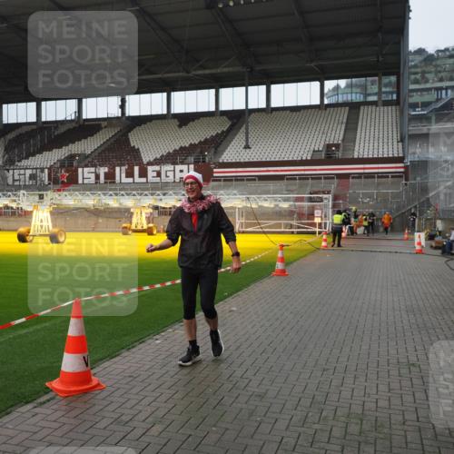 07.12.2025 - St. Pauli X-Mass-Run No. 15 Fabian Wolf http://msf.ph/oto/9413750 07.12.2025 11:20:41 Ziel 1020, 1135, 1614, 2132, 2134, 2242, 2305 meine-sportfotos.de