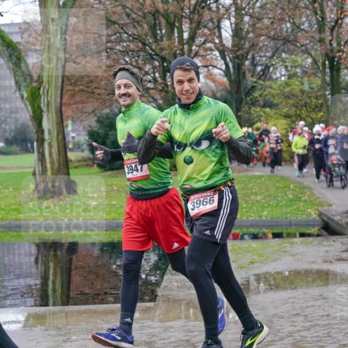 07.12.2025 - St. Pauli X-Mass-Run No. 15 Michael Burmester http://msf.ph/oto/9413755 07.12.2025 11:46:12 Laufen 3, 3947, 5, 3966 meine-sportfotos.de