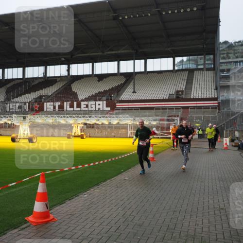07.12.2025 - St. Pauli X-Mass-Run No. 15 Fabian Wolf http://msf.ph/oto/9413756 07.12.2025 11:20:49 Ziel 540, 765, 2242, 2379, 2462, 2601, 3037 meine-sportfotos.de
