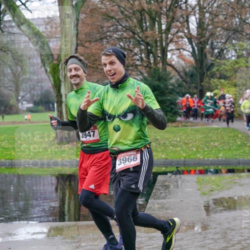 07.12.2025 - St. Pauli X-Mass-Run No. 15 Michael Burmester http://msf.ph/oto/9413761 07.12.2025 11:46:12 Laufen 3947, 15, 3966 meine-sportfotos.de