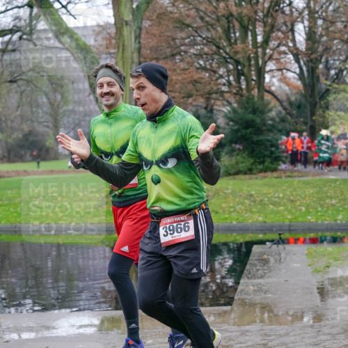07.12.2025 - St. Pauli X-Mass-Run No. 15 Michael Burmester http://msf.ph/oto/9413764 07.12.2025 11:46:12 Laufen 15, 3966 meine-sportfotos.de