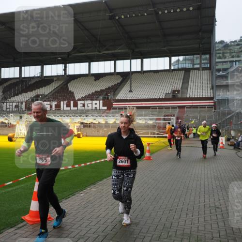 07.12.2025 - St. Pauli X-Mass-Run No. 15 Fabian Wolf http://msf.ph/oto/9413780 07.12.2025 11:20:50 Ziel 540, 765, 2379, 2462, 2601, 3037 meine-sportfotos.de