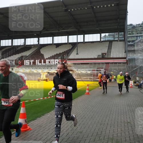 07.12.2025 - St. Pauli X-Mass-Run No. 15 Fabian Wolf http://msf.ph/oto/9413783 07.12.2025 11:20:50 Ziel 540, 765, 2379, 2462, 2601, 3037 meine-sportfotos.de