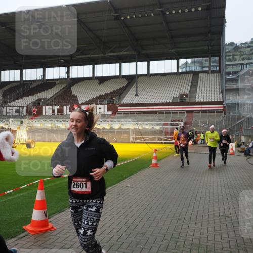07.12.2025 - St. Pauli X-Mass-Run No. 15 Fabian Wolf http://msf.ph/oto/9413786 07.12.2025 11:20:51 Ziel 540, 765, 2379, 2462, 2601, 3037 meine-sportfotos.de
