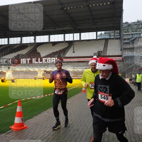 07.12.2025 - St. Pauli X-Mass-Run No. 15 Fabian Wolf http://msf.ph/oto/9413804 07.12.2025 11:20:54 Ziel 540, 765, 2379, 2462, 2601, 3037 meine-sportfotos.de