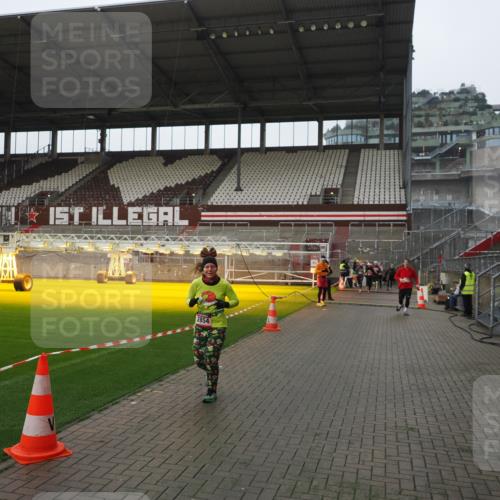 07.12.2025 - St. Pauli X-Mass-Run No. 15 Fabian Wolf http://msf.ph/oto/9413821 07.12.2025 11:21:06 Ziel 540, 2379, 2854, 3037, 3135 meine-sportfotos.de