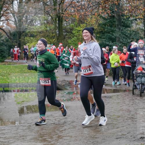 07.12.2025 - St. Pauli X-Mass-Run No. 15 Michael Burmester http://msf.ph/oto/9413848 07.12.2025 11:46:21 Laufen 15, 1253, 1214, 3972, 3979 meine-sportfotos.de