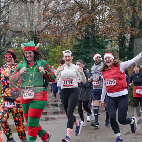 07.12.2025 - St. Pauli X-Mass-Run No. 15 Michael Burmester http://msf.ph/oto/9413853 07.12.2025 10:04:09 Laufen 3910, 15, 2896, 15, 4144, 15, 4162, 4139, 4140 meine-sportfotos.de