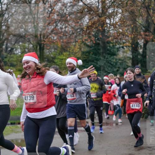 07.12.2025 - St. Pauli X-Mass-Run No. 15 Michael Burmester http://msf.ph/oto/9413861 07.12.2025 10:04:10 Laufen 4139, 4162, 4140 meine-sportfotos.de