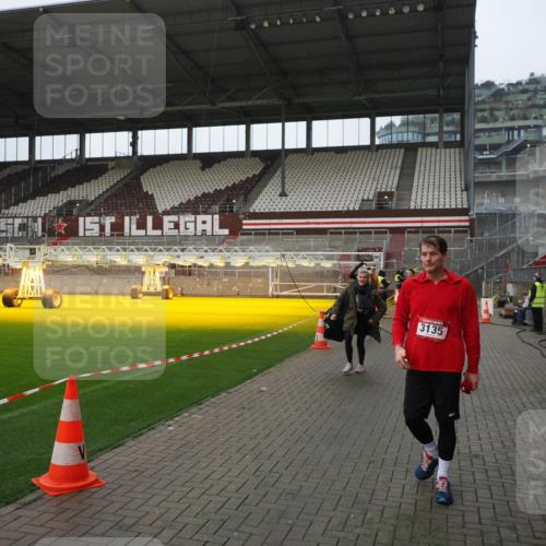 07.12.2025 - St. Pauli X-Mass-Run No. 15 Fabian Wolf http://msf.ph/oto/9413885 07.12.2025 11:21:15 Ziel 2375, 2376, 2579, 2854, 2867, 3135, 3159, 3220, 3283 meine-sportfotos.de