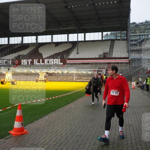 07.12.2025 - St. Pauli X-Mass-Run No. 15 Fabian Wolf http://msf.ph/oto/9413888 07.12.2025 11:21:15 Ziel 2375, 2376, 2579, 2854, 2867, 3135, 3159, 3220, 3283 meine-sportfotos.de