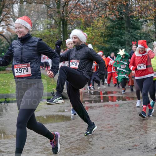 07.12.2025 - St. Pauli X-Mass-Run No. 15 Michael Burmester http://msf.ph/oto/9413902 07.12.2025 11:46:25 Laufen 15, 3979, 3978, 3974, 38, 3977, 140 meine-sportfotos.de