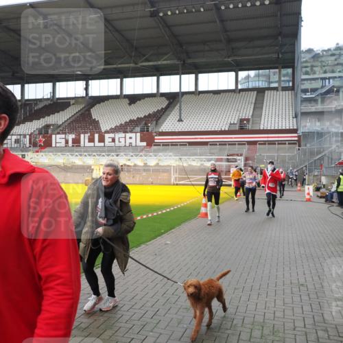 07.12.2025 - St. Pauli X-Mass-Run No. 15 Fabian Wolf http://msf.ph/oto/9413903 07.12.2025 11:21:17 Ziel 2375, 2376, 2579, 2854, 2867, 3135, 3159, 3220, 3283 meine-sportfotos.de