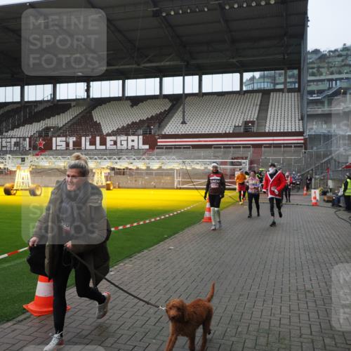 07.12.2025 - St. Pauli X-Mass-Run No. 15 Fabian Wolf http://msf.ph/oto/9413906 07.12.2025 11:21:17 Ziel 2375, 2376, 2579, 2854, 2867, 3135, 3159, 3220, 3283 meine-sportfotos.de