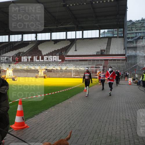 07.12.2025 - St. Pauli X-Mass-Run No. 15 Fabian Wolf http://msf.ph/oto/9413912 07.12.2025 11:21:17 Ziel 2375, 2376, 2579, 2854, 2867, 3135, 3159, 3220, 3283 meine-sportfotos.de