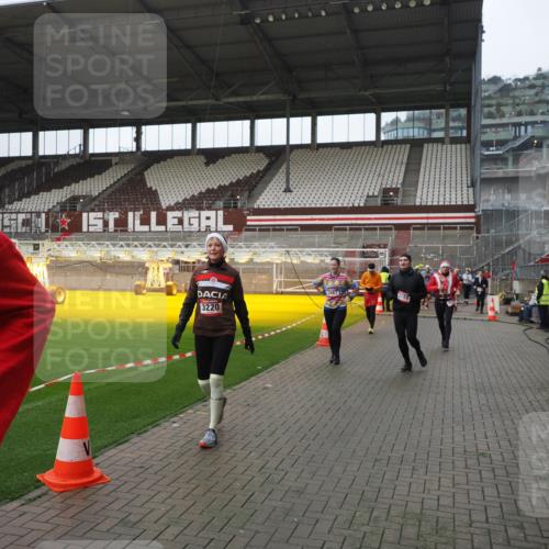 07.12.2025 - St. Pauli X-Mass-Run No. 15 Fabian Wolf http://msf.ph/oto/9413954 07.12.2025 11:21:20 Ziel 232, 2375, 2376, 2579, 2867, 3073, 3135, 3159, 3220, 3283 meine-sportfotos.de