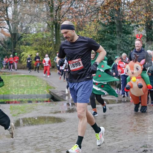 07.12.2025 - St. Pauli X-Mass-Run No. 15 Michael Burmester http://msf.ph/oto/9413956 07.12.2025 11:46:29 Laufen 587, 15, 1899, 3701 meine-sportfotos.de