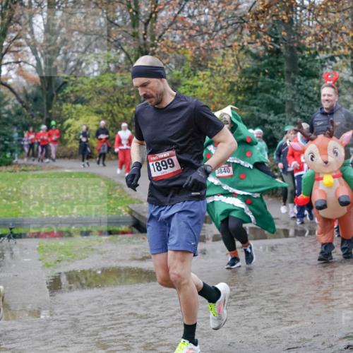 07.12.2025 - St. Pauli X-Mass-Run No. 15 Michael Burmester http://msf.ph/oto/9413959 07.12.2025 11:46:29 Laufen 87, 1899, 3840, 3701 meine-sportfotos.de