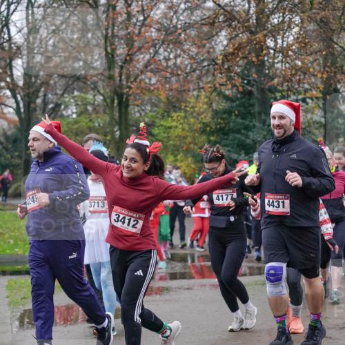 07.12.2025 - St. Pauli X-Mass-Run No. 15 Michael Burmester http://msf.ph/oto/9413986 07.12.2025 10:04:19 Laufen 4245, 3713, 15, 3412, 4177, 15, 4431 meine-sportfotos.de