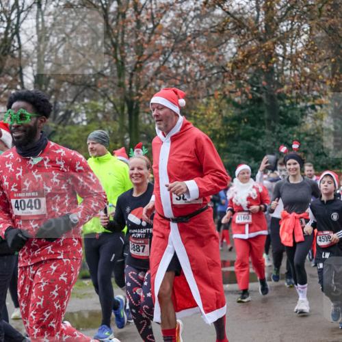 07.12.2025 - St. Pauli X-Mass-Run No. 15 Michael Burmester http://msf.ph/oto/9414056 07.12.2025 10:04:24 Laufen 15, 4040, 887, 4160, 4500 meine-sportfotos.de