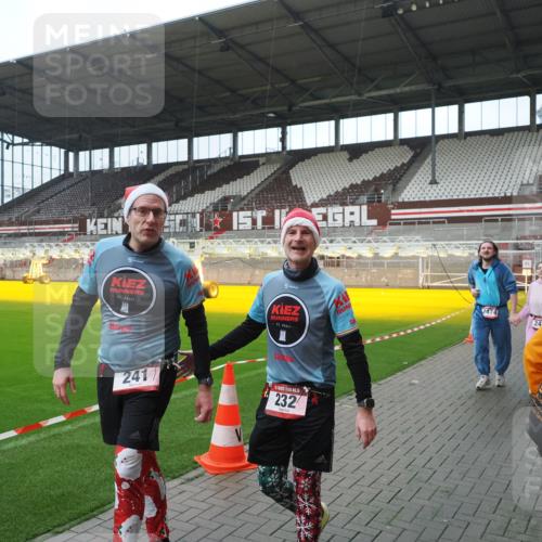 07.12.2025 - St. Pauli X-Mass-Run No. 15 Fabian Wolf http://msf.ph/oto/9414091 07.12.2025 11:21:32 Ziel 98, 105, 111, 232, 241, 1549, 1902, 1907, 2033, 2197, 2473, 2474, 2579, 3073, 3159, 3283 meine-sportfotos.de