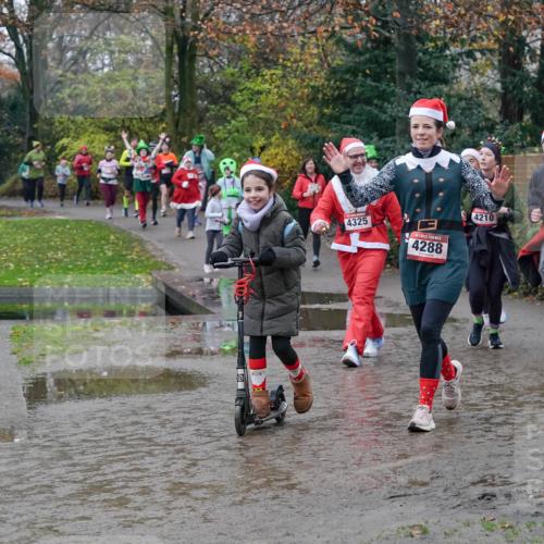 07.12.2025 - St. Pauli X-Mass-Run No. 15 Michael Burmester http://msf.ph/oto/9414139 07.12.2025 11:46:43 Laufen 4325, 4288, 4332, 4210 meine-sportfotos.de