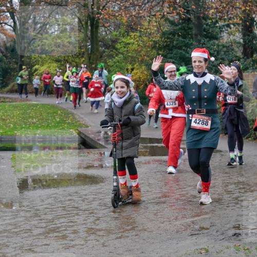 07.12.2025 - St. Pauli X-Mass-Run No. 15 Michael Burmester http://msf.ph/oto/9414142 07.12.2025 11:46:43 Laufen 4325, 4288, 4332, 4210 meine-sportfotos.de