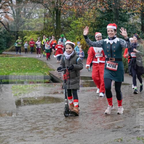 07.12.2025 - St. Pauli X-Mass-Run No. 15 Michael Burmester http://msf.ph/oto/9414145 07.12.2025 11:46:43 Laufen 4325, 4288, 4210, 4332 meine-sportfotos.de