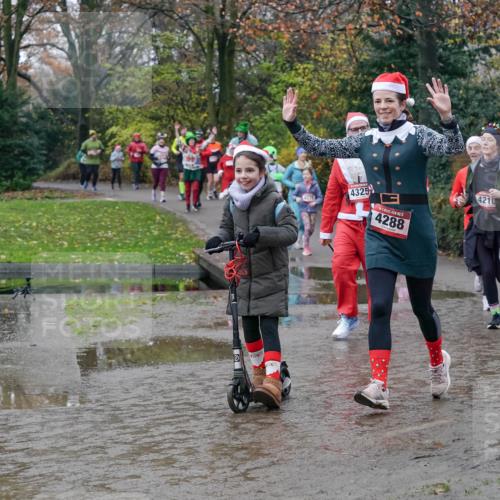 07.12.2025 - St. Pauli X-Mass-Run No. 15 Michael Burmester http://msf.ph/oto/9414148 07.12.2025 11:46:43 Laufen 4325, 4288, 4332, 4210 meine-sportfotos.de
