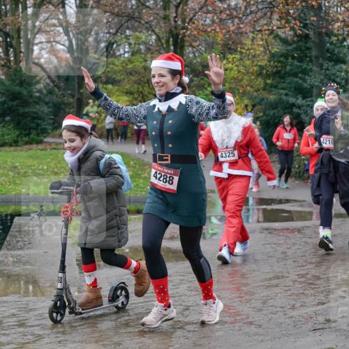 07.12.2025 - St. Pauli X-Mass-Run No. 15 Michael Burmester http://msf.ph/oto/9414151 07.12.2025 11:46:43 Laufen 15, 4288, 4325, 4210, 4332 meine-sportfotos.de