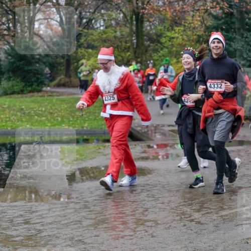 07.12.2025 - St. Pauli X-Mass-Run No. 15 Michael Burmester http://msf.ph/oto/9414163 07.12.2025 11:46:44 Laufen 4325, 4332 meine-sportfotos.de