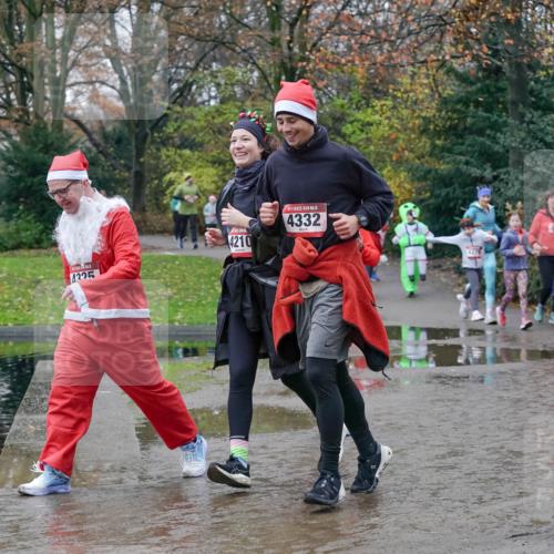 07.12.2025 - St. Pauli X-Mass-Run No. 15 Michael Burmester http://msf.ph/oto/9414166 07.12.2025 11:46:45 Laufen 4210, 4325, 4332, 4398 meine-sportfotos.de