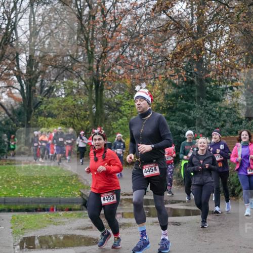 07.12.2025 - St. Pauli X-Mass-Run No. 15 Michael Burmester http://msf.ph/oto/9414180 07.12.2025 10:04:35 Laufen 4453, 4454, 118, 428 meine-sportfotos.de