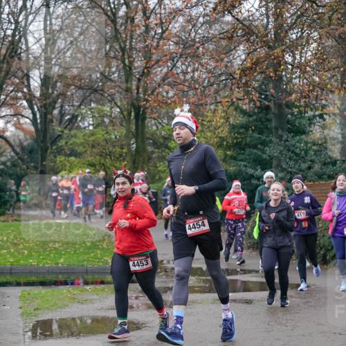07.12.2025 - St. Pauli X-Mass-Run No. 15 Michael Burmester http://msf.ph/oto/9414183 07.12.2025 10:04:35 Laufen 4453, 4454, 41 meine-sportfotos.de