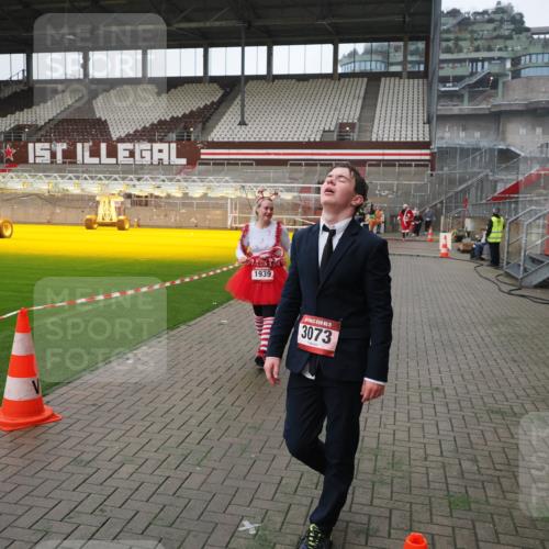 07.12.2025 - St. Pauli X-Mass-Run No. 15 Fabian Wolf http://msf.ph/oto/9414194 07.12.2025 11:21:46 Ziel 1549, 1902, 1939, 2033, 2197 meine-sportfotos.de