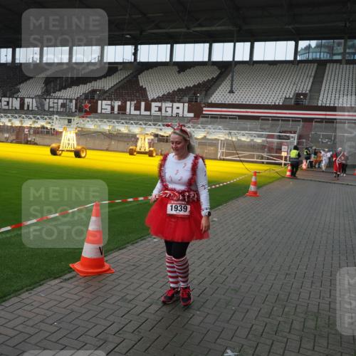 07.12.2025 - St. Pauli X-Mass-Run No. 15 Fabian Wolf http://msf.ph/oto/9414211 07.12.2025 11:21:47 Ziel 1297, 1939, 2033, 2197 meine-sportfotos.de
