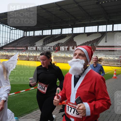 07.12.2025 - St. Pauli X-Mass-Run No. 15 Fabian Wolf http://msf.ph/oto/9414256 07.12.2025 11:21:57 Ziel 1284, 1297, 1775, 1779, 1904 meine-sportfotos.de