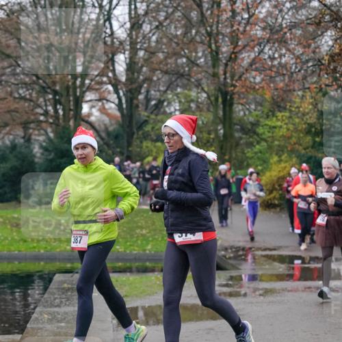 07.12.2025 - St. Pauli X-Mass-Run No. 15 Michael Burmester http://msf.ph/oto/9414267 07.12.2025 10:04:43 Laufen 387, 374, 39 meine-sportfotos.de