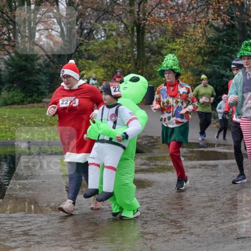 07.12.2025 - St. Pauli X-Mass-Run No. 15 Michael Burmester http://msf.ph/oto/9414272 07.12.2025 11:46:55 Laufen 2273, 22, 4401, 1033 meine-sportfotos.de