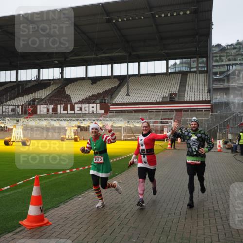 07.12.2025 - St. Pauli X-Mass-Run No. 15 Fabian Wolf http://msf.ph/oto/9414290 07.12.2025 11:22:06 Ziel 1284, 1297, 1775, 1779, 1904, 3474, 3475, 3820, 3821 meine-sportfotos.de