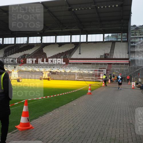 07.12.2025 - St. Pauli X-Mass-Run No. 15 Fabian Wolf http://msf.ph/oto/9414314 07.12.2025 11:22:17 Ziel 2812, 3474, 3475, 3820, 3821 meine-sportfotos.de